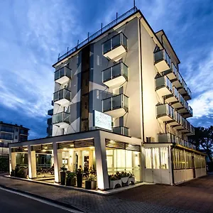 Hotel & Carinthia S